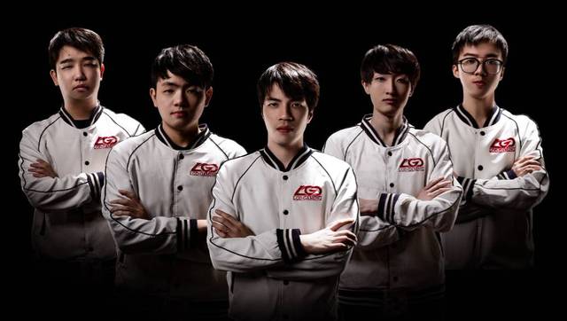 球员紧贴杜 球员紧贴杜