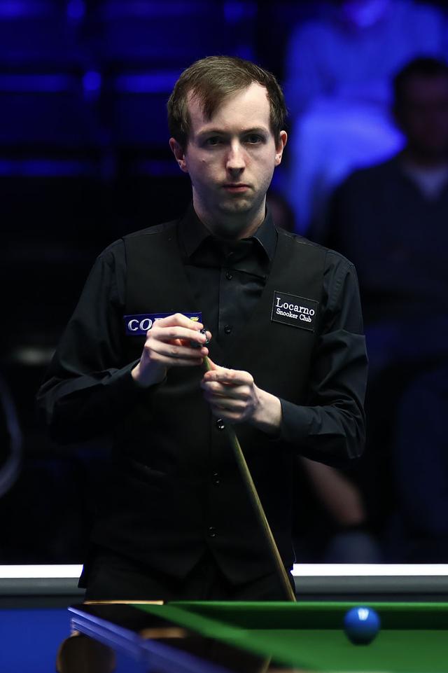 将在他的足 将在他的足