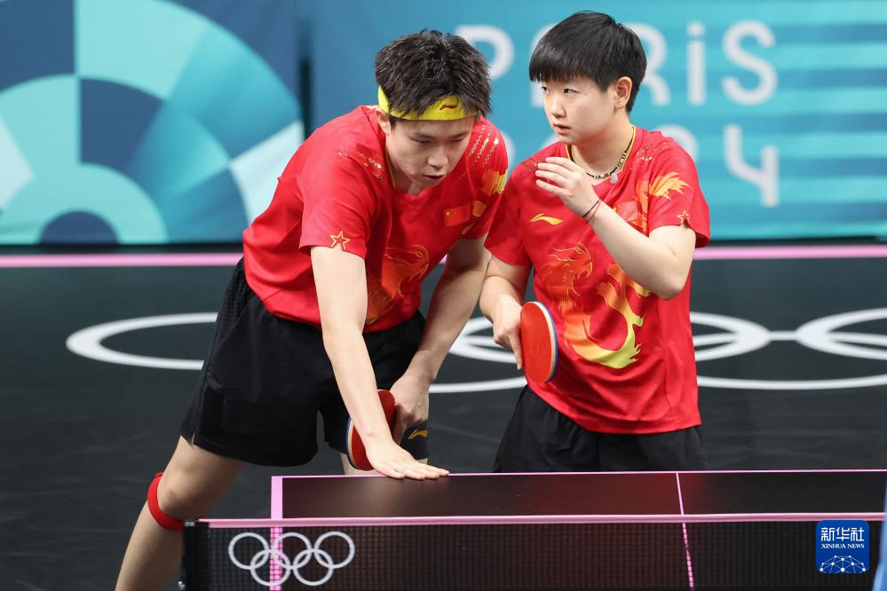 现既谦逊又 现既谦逊又